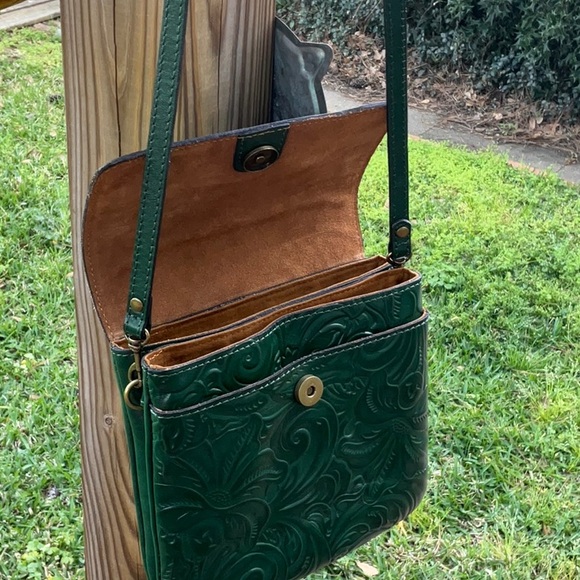 Patricia Nash Crossbody 🦚 - Picture 2 of 9